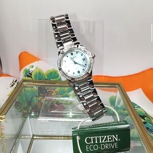 Citizen Eco-Drive Silver Watch This Watch Charges By Sun Light. Actually Works!